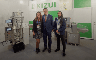 Soltecal visita el Stand de Kizui en Interpack Dusseldorf. Kizui especialista en máquinas stiick y sachet 1 y 4 líneas.